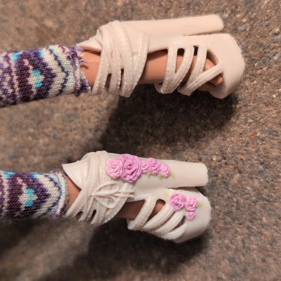 2008 Monster High Clawdeen Wolf - Picture 5 of 5